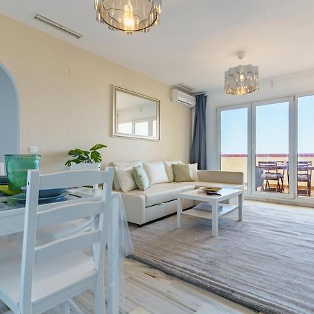 Chic Beachfront Flat With Amazing Sea Views And Private Indoor Parking เบนัลมาเดนา ภายนอก รูปภาพ