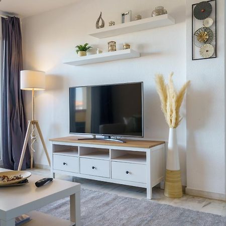 Chic Beachfront Flat With Amazing Sea Views And Private Indoor Parking เบนัลมาเดนา ภายนอก รูปภาพ