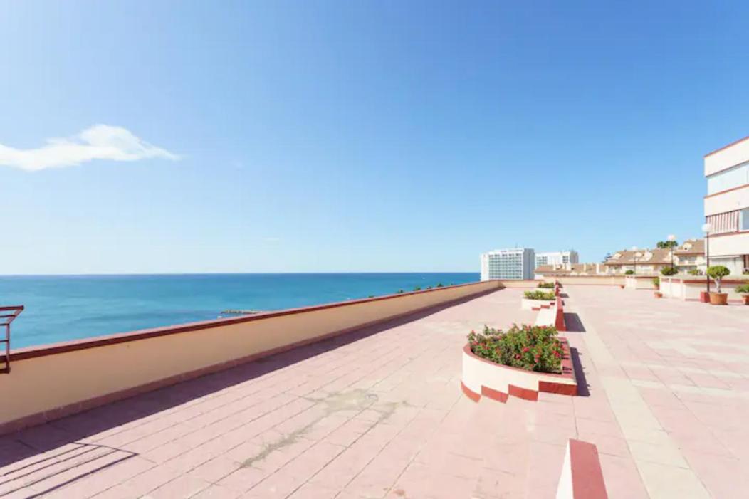 Chic Beachfront Flat With Amazing Sea Views And Private Indoor Parking เบนัลมาเดนา ภายนอก รูปภาพ