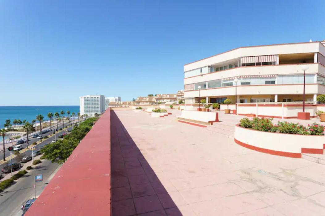 Chic Beachfront Flat With Amazing Sea Views And Private Indoor Parking เบนัลมาเดนา ภายนอก รูปภาพ