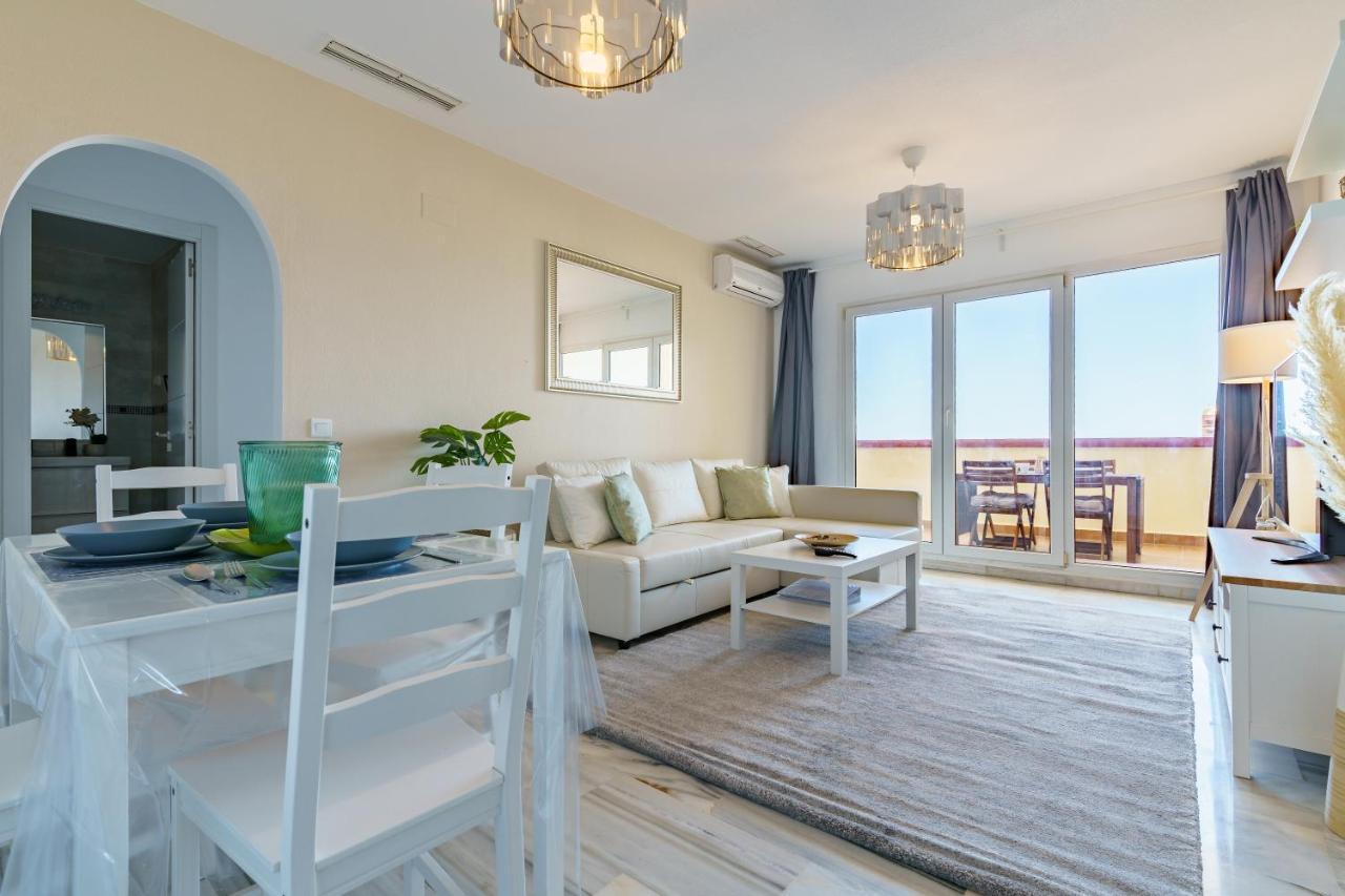 Chic Beachfront Flat With Amazing Sea Views And Private Indoor Parking เบนัลมาเดนา ภายนอก รูปภาพ