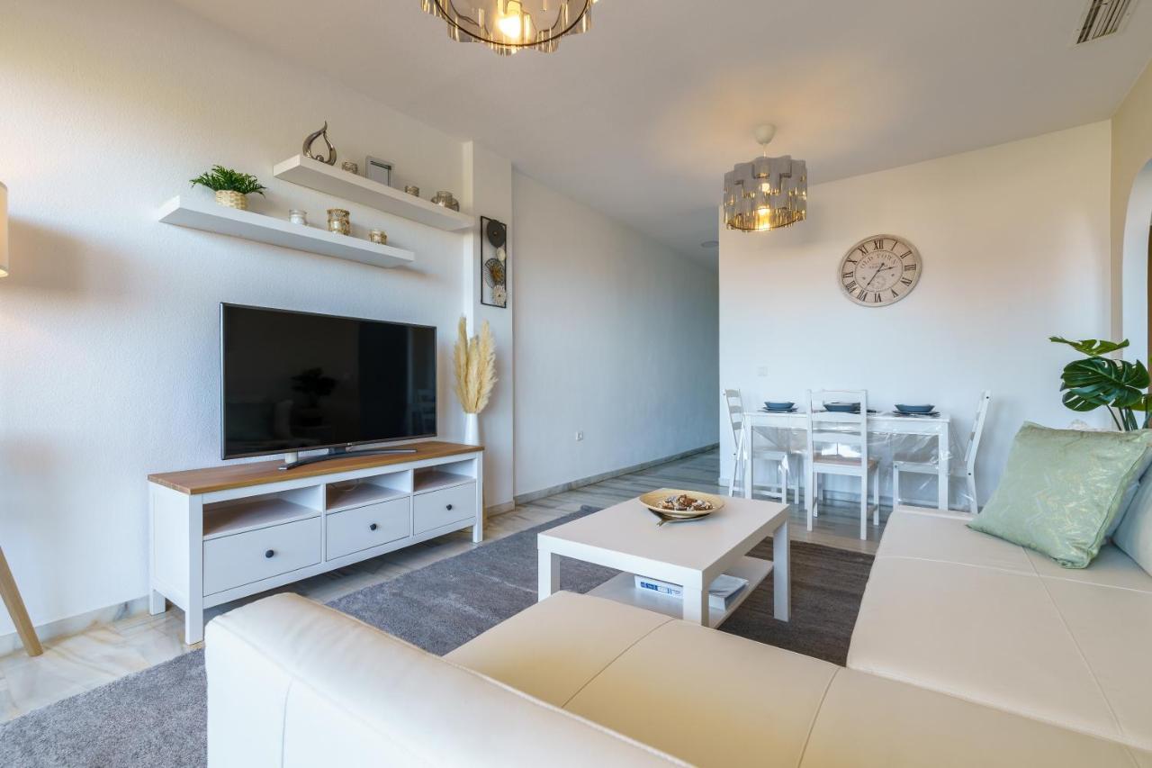 Chic Beachfront Flat With Amazing Sea Views And Private Indoor Parking เบนัลมาเดนา ภายนอก รูปภาพ