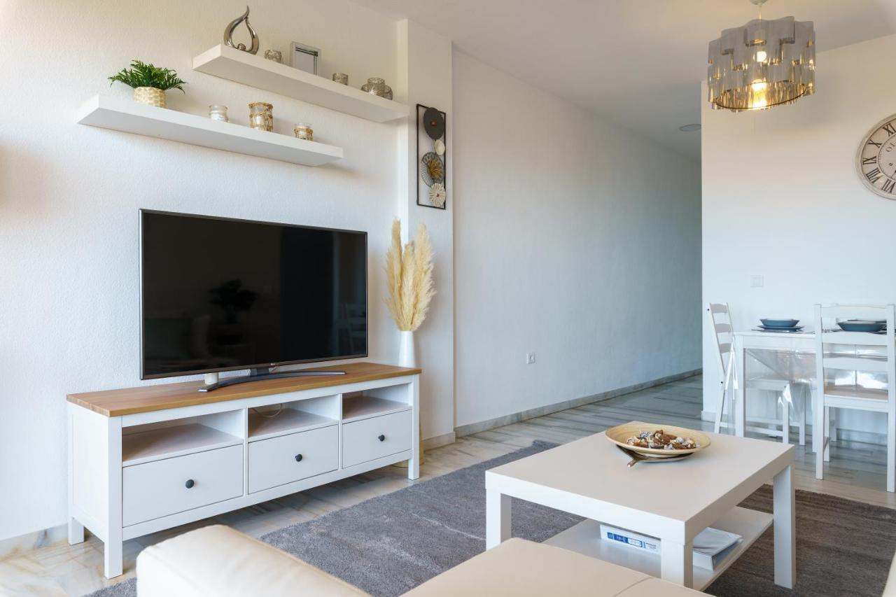 Chic Beachfront Flat With Amazing Sea Views And Private Indoor Parking เบนัลมาเดนา ภายนอก รูปภาพ