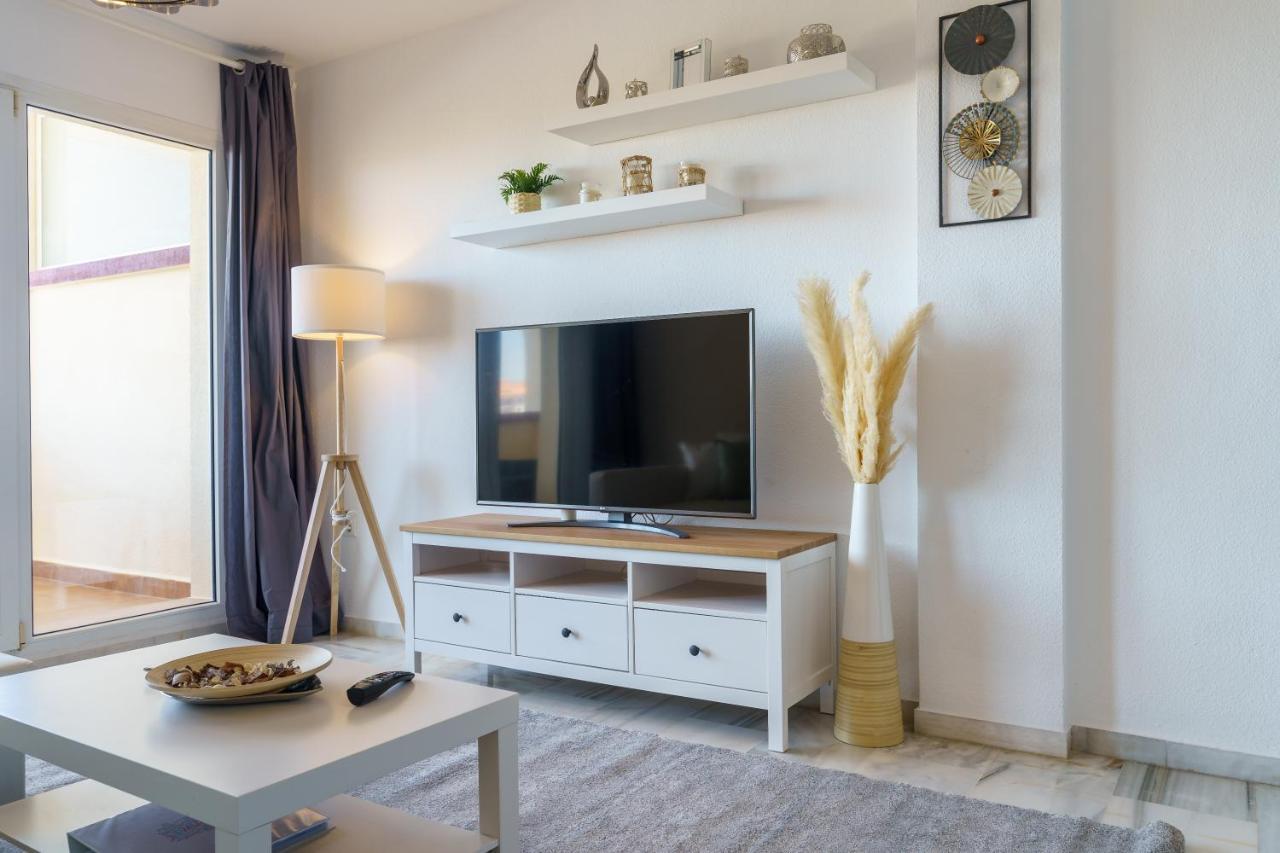 Chic Beachfront Flat With Amazing Sea Views And Private Indoor Parking เบนัลมาเดนา ภายนอก รูปภาพ