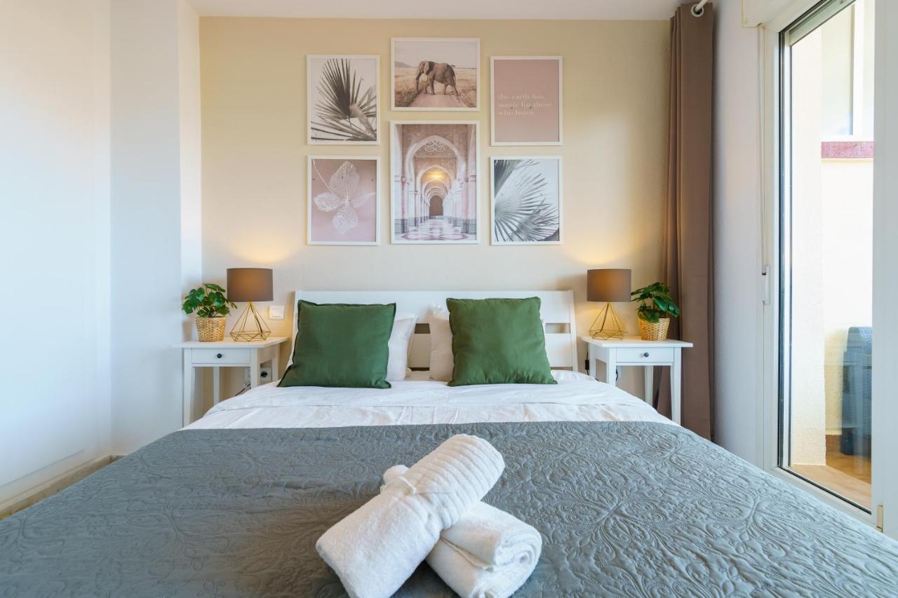 Chic Beachfront Flat With Amazing Sea Views And Private Indoor Parking เบนัลมาเดนา ภายนอก รูปภาพ