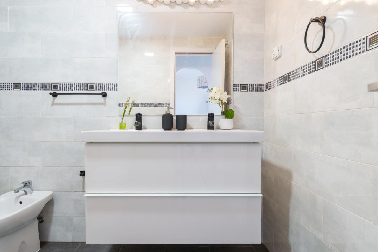 Chic Beachfront Flat With Amazing Sea Views And Private Indoor Parking เบนัลมาเดนา ภายนอก รูปภาพ