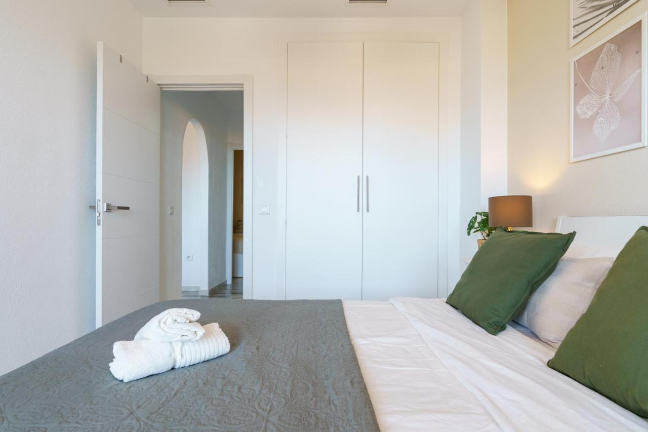 Chic Beachfront Flat With Amazing Sea Views And Private Indoor Parking เบนัลมาเดนา ภายนอก รูปภาพ